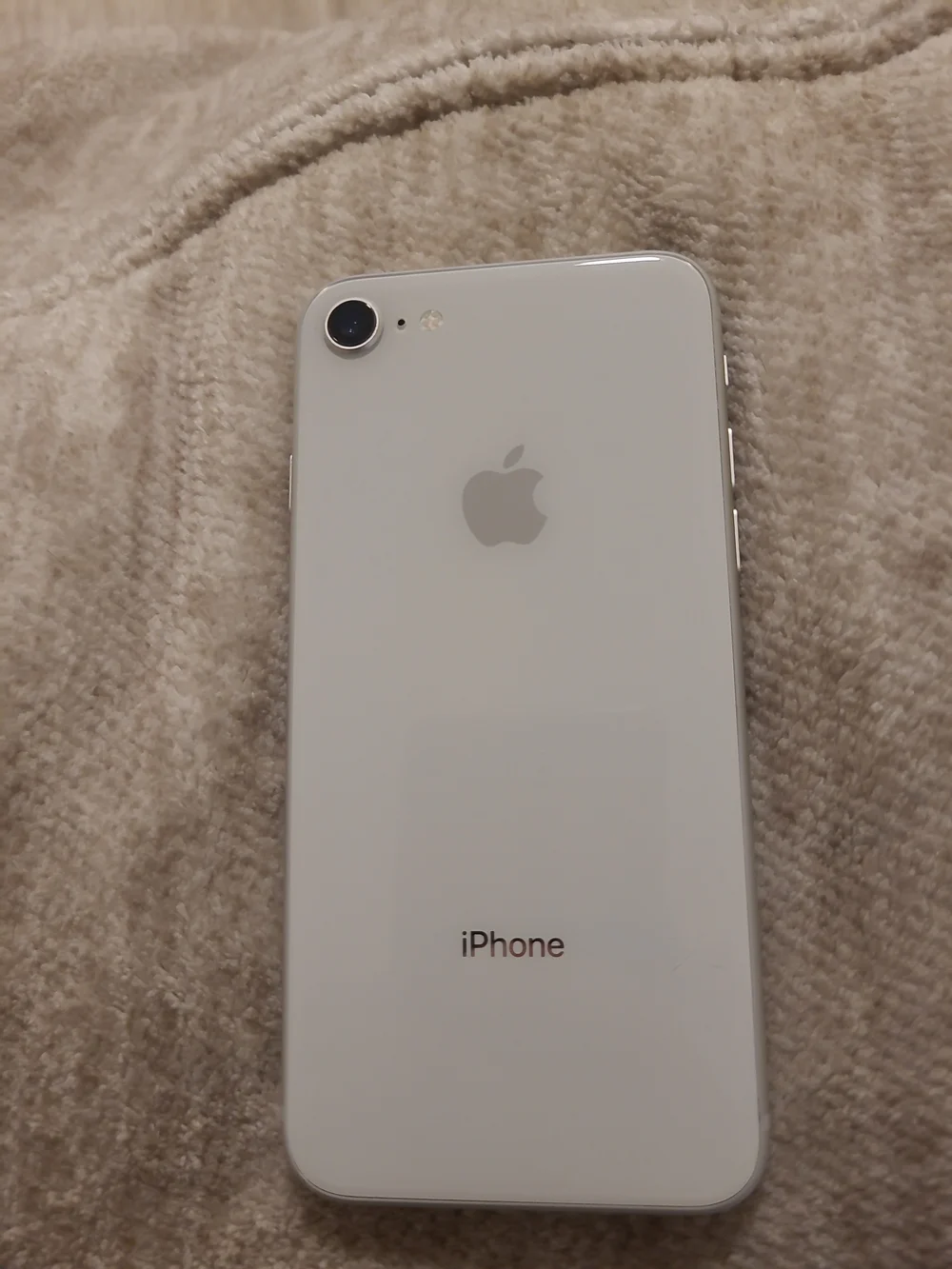 Apple iPhone 8 - 64 GB - Silver For Parts Or Repair!